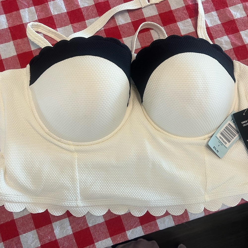Nwt torrid black and white swim top